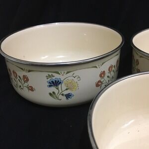Vintage JC Penney's Kobe Kitchen Floral Enamel Metal Mixing Nesting Bowls